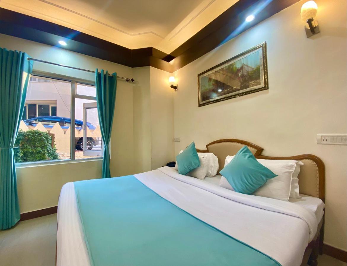 Riversun Hotel Mall Road Mussoorie Esterno foto